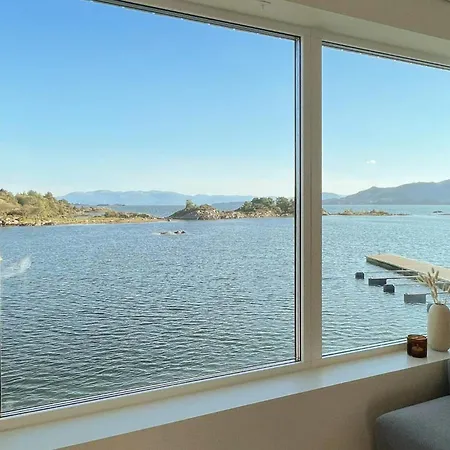 Apartment 3 Bedroom Cozy In Mosterhamn