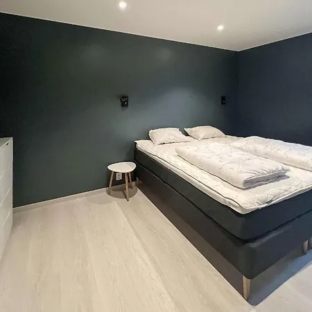3 Bedroom Cozy In דירה Mosterhamn