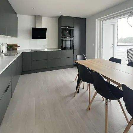 3 Bedroom Cozy In Mosterhamn