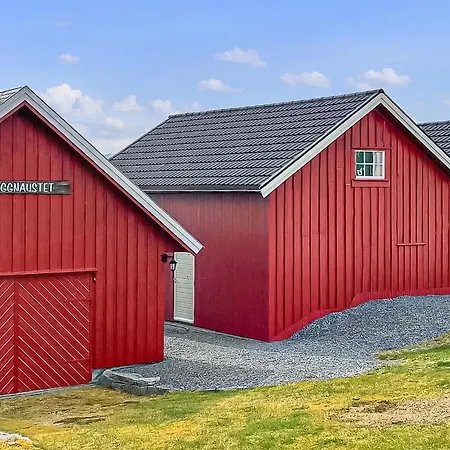 Apartment 3 Bedroom Cozy In Myklebost *