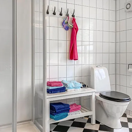 3 Bedroom Cozy In Myklebost Apartment Myklebost (Haroya)